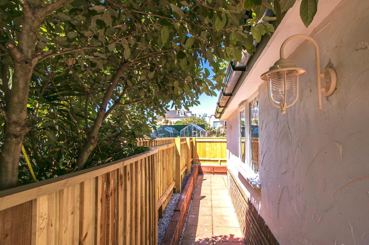 The Annex: Beachfront Luxury with Pet-Friendly Patio Bournemouth Exterior photo